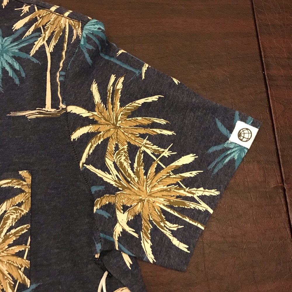 Free Planet Shirt - Picture 4 of 6